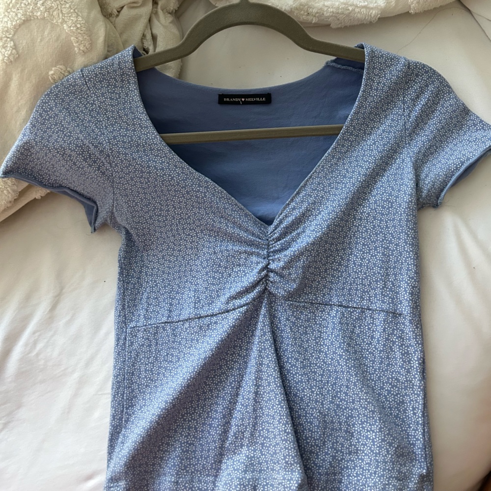 BRANDY MELVILLE GINA BLUE FLORAL CROP TOP